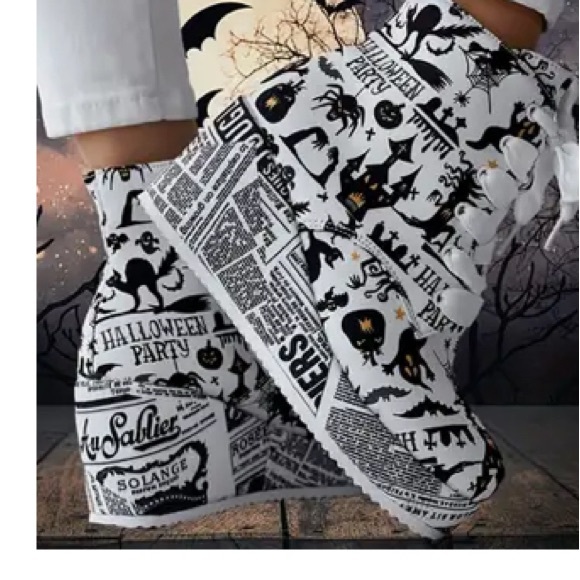 Halloween themed boots - Picture 2 of 2